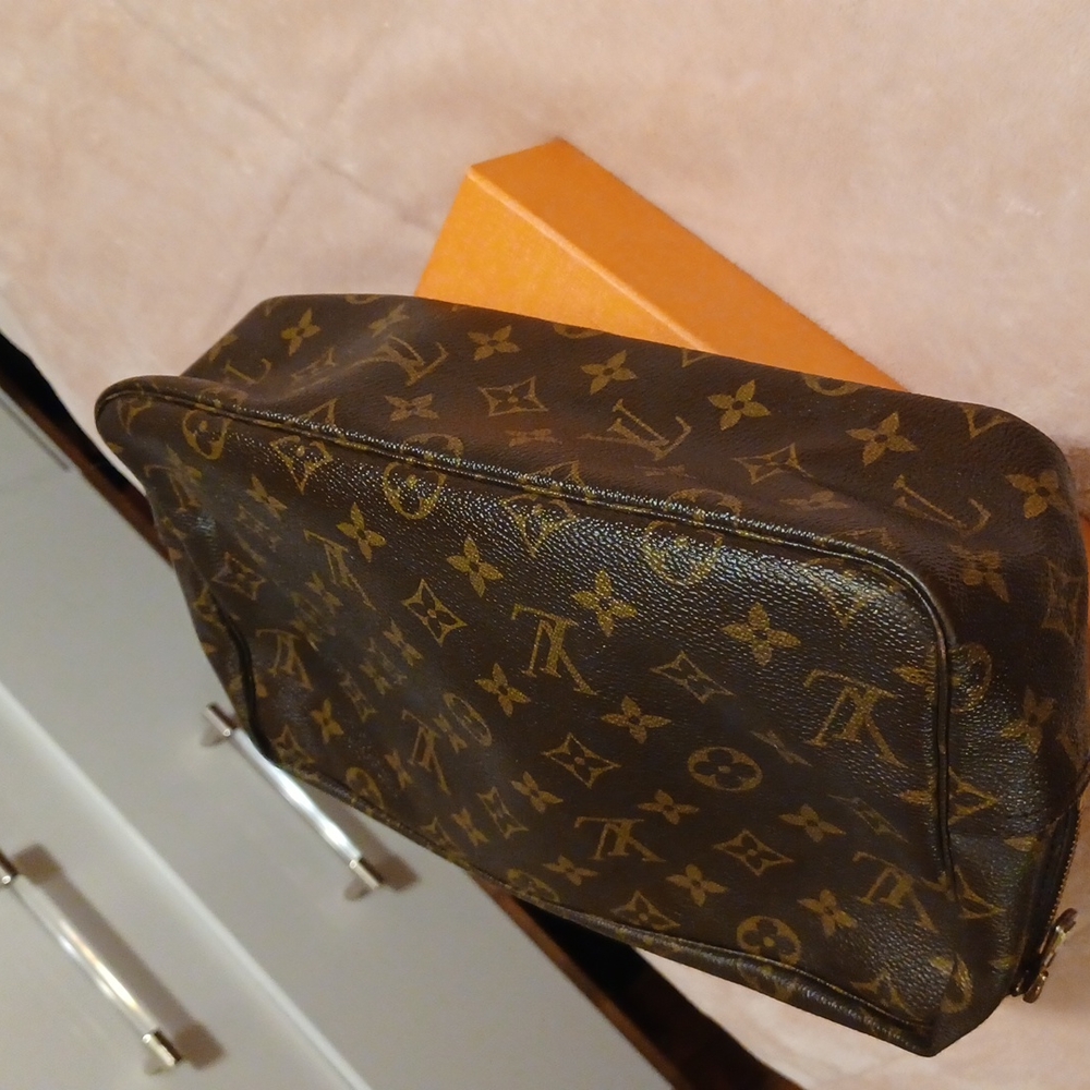 Authentic Louis Vuitton - Picture 4 of 9